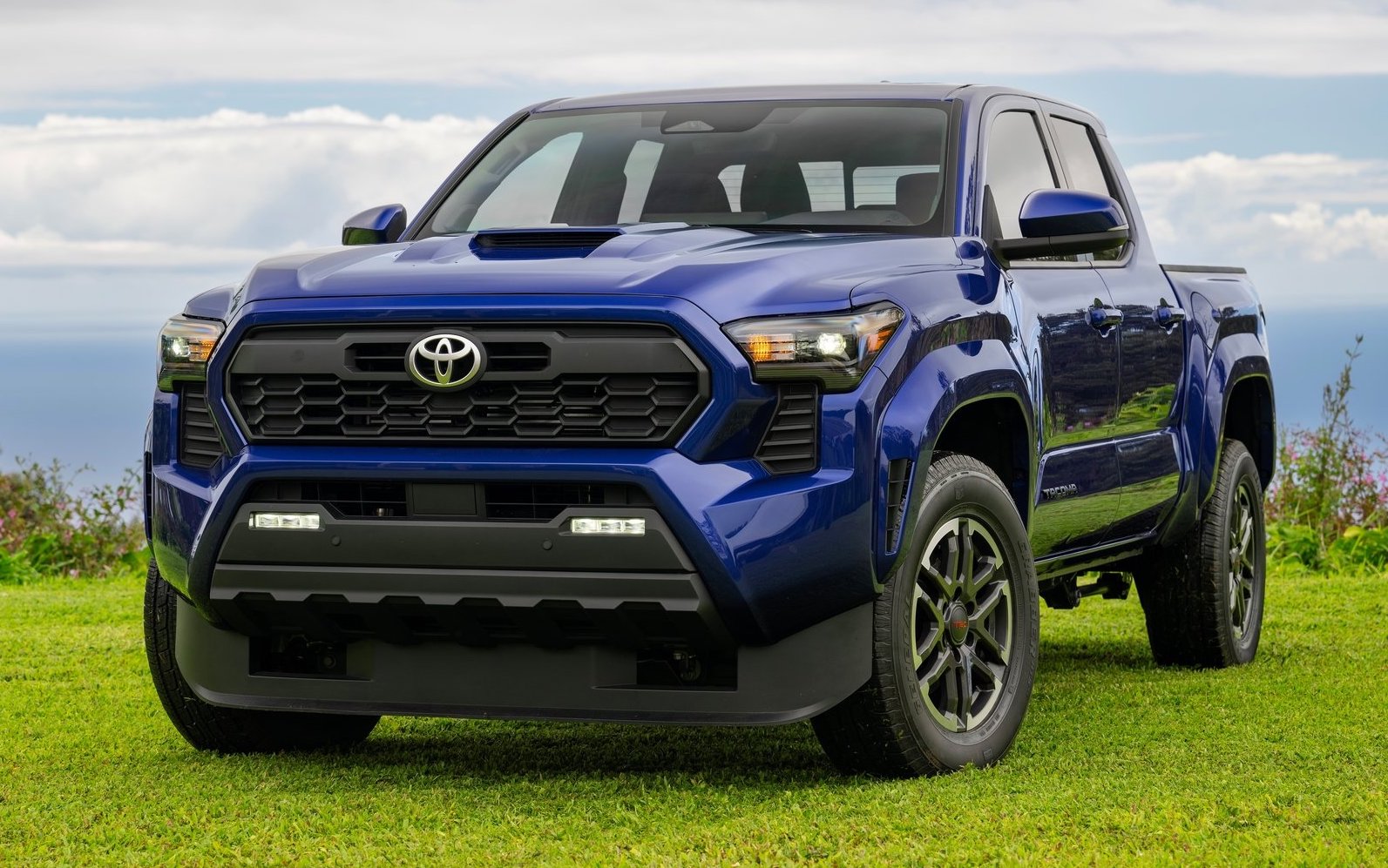 Next-gen 2026 Toyota HiLux to get 2.4 turbo hybrid, 3.3 turbo-diesel V6? | Driving Enthusiast